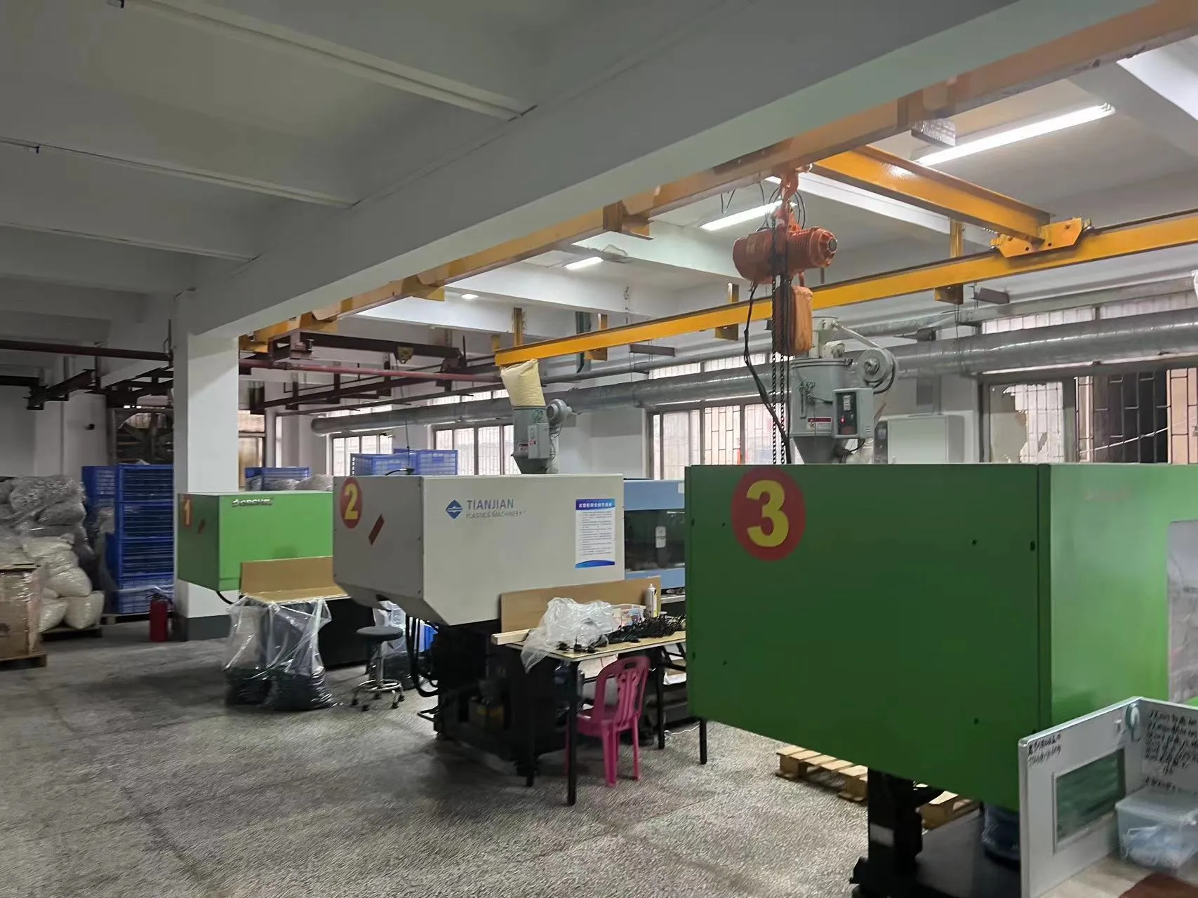 Grow light molding